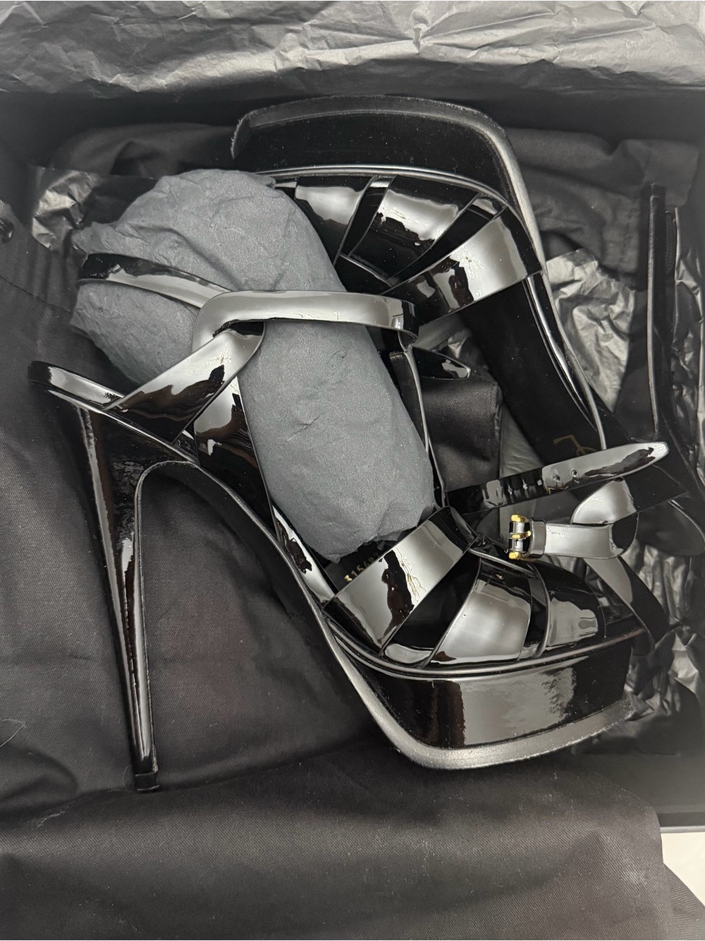 Saint Laurent Black Patent T-Strap Platform Sandals - TRIBUTE 105 - Picture 3 of 5